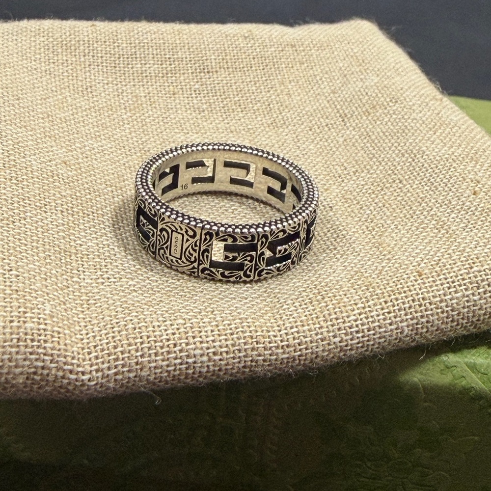 Gucci Square GG Silver Rings - Picture 3 of 9